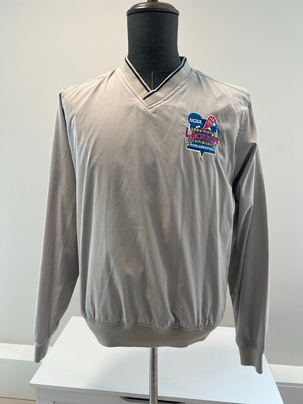 NEW NCAA 2006 Men's Lacrosse Philadelphia Pullover V-Neck Windbreaker Small JL
